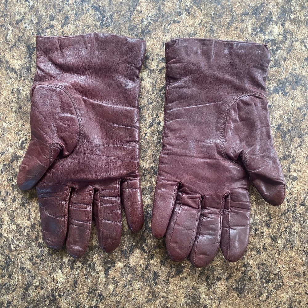Chocolate Brown Leather Driving Gloves with Insulation Vintage Gold Embellished - Picture 2 of 3